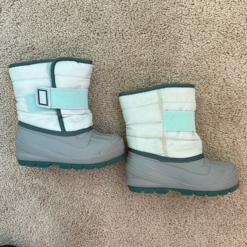 Cat & Jack size 7 snow boots